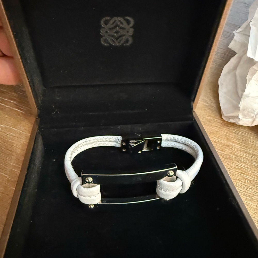 🇺🇸Loewe White Leather Bracelet with silver Detail